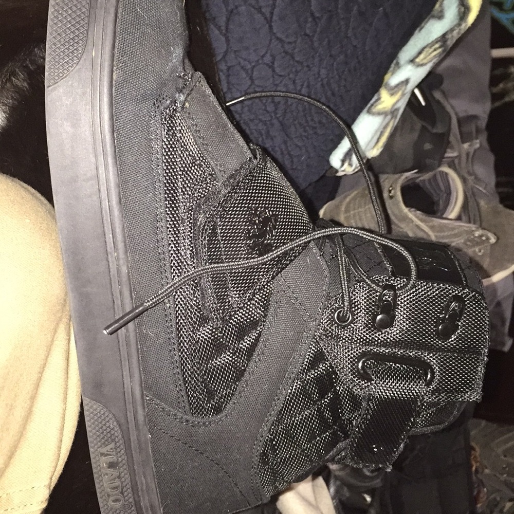 Vlado hightop black